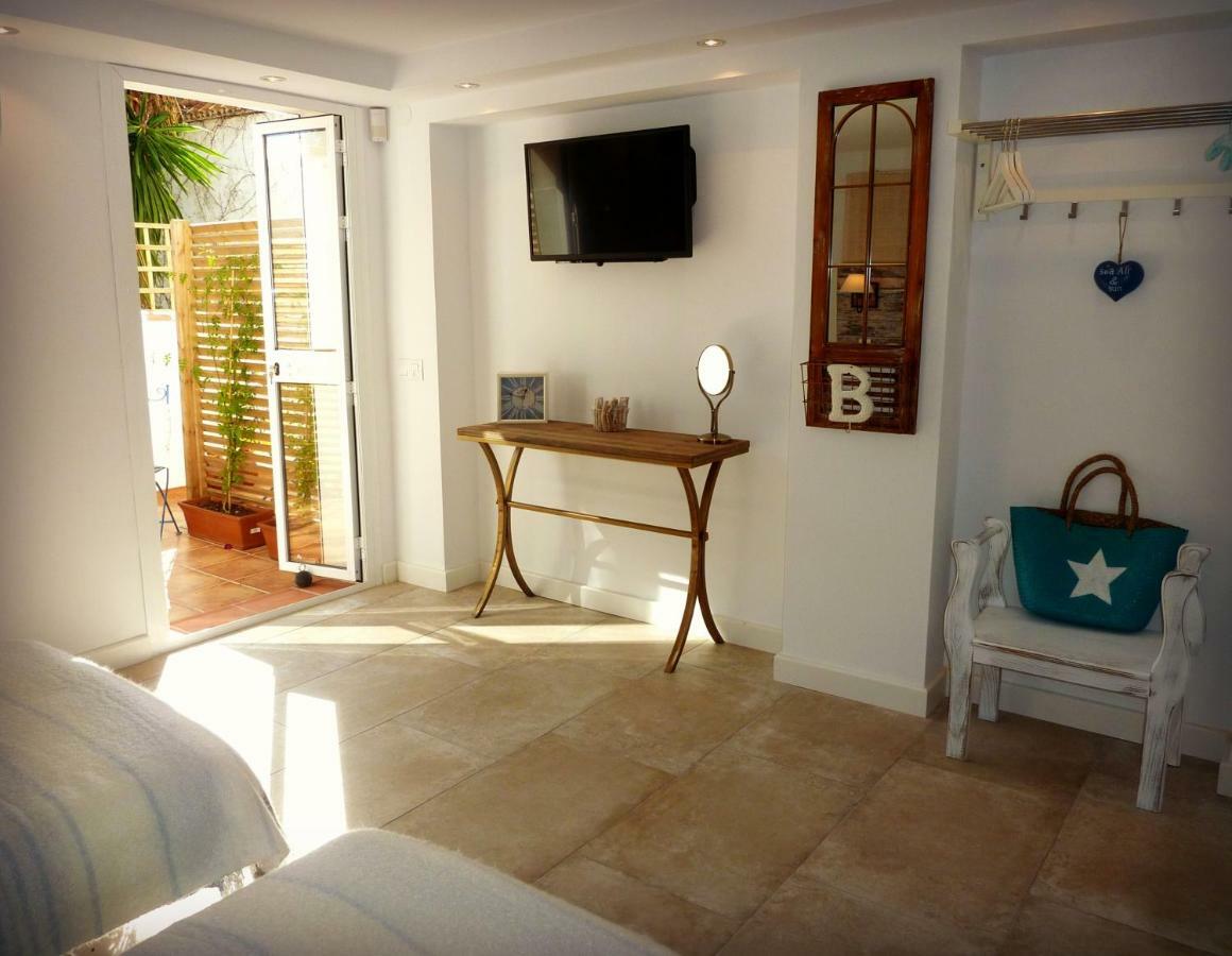 Villa Breeze Boutique Guest Rooms, Marbella Sitio de Calahonda Exterior photo