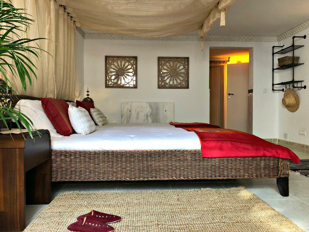 Villa Breeze Boutique Guest Rooms, Marbella Sitio de Calahonda Exterior photo